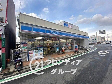 ローソン上野芝駅前店 徒歩8分。 610m