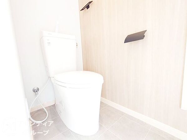 清潔感あふれるトイレで快適な毎日をサポートします。お手入れも簡単で、いつでも清潔に保てます。
