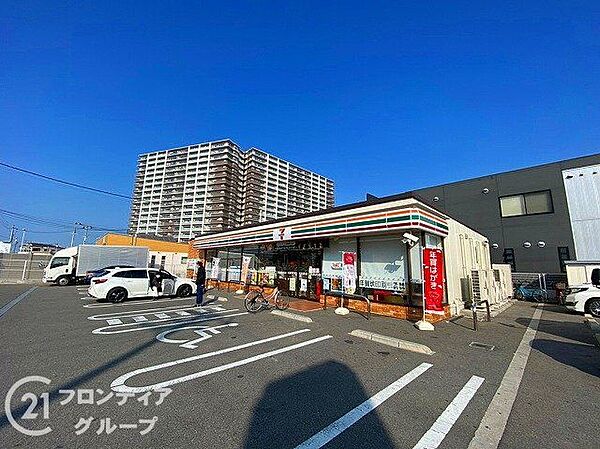 セブンイレブン堺鳳南町3丁店 徒歩9分。 700m