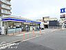 周辺：ローソン八尾高安駅前店 徒歩11分。 880m