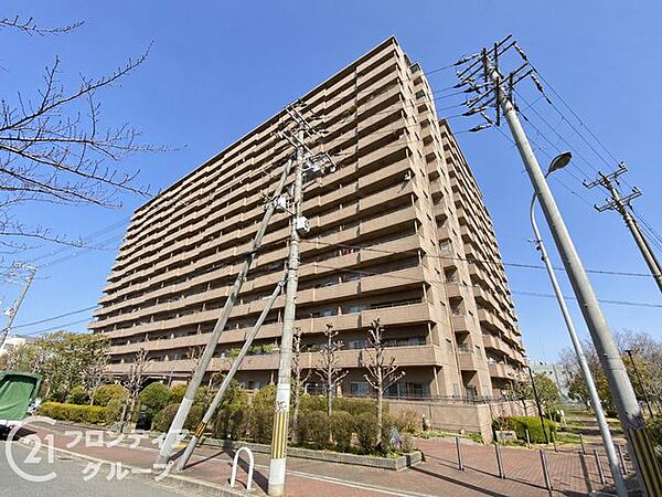 住まい選びは、価格や立地だけでなく、将来の暮らし方まで含めて考えることが大切です。今の段階で気になっていることを、まずスタッフに話してみてください