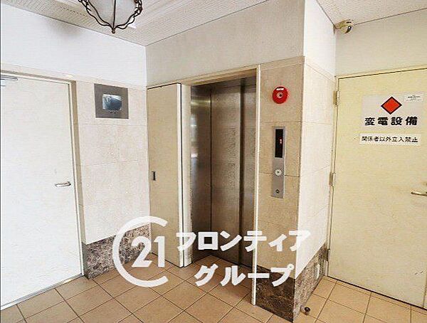 毎日使うエレベーターホールなどの共有スペースが綺麗だと、気持ちよく一日をスタートできますね！モダンで落ち着いたデザインが統一されており、細かな部分までこだわり抜かれた上質さが伝わりますね！