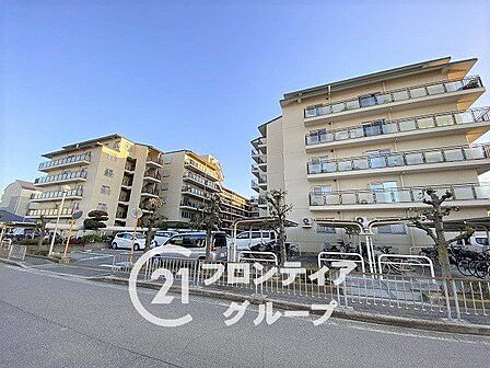 住まい選びは、価格や立地だけでなく、将来の暮らし方まで含めて考えることが大切です。今の段階で気になっていることを、まずスタッフに話してみてください
