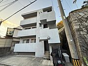 宇品3丁目駅より徒歩23分 築12年9ヶ月 3階建の賃貸物件