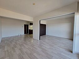 コンフォートシティFUKUROI 402 4階2LDKのリビング/ダイニング