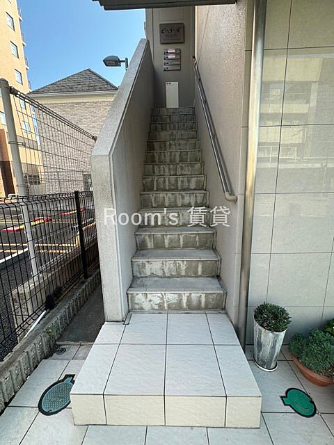 5 / 11