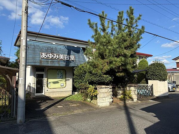 元美容室と居宅の建物です。建物を使用したい方もご相談ください。
