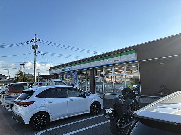 ファミリーマート 物件からは徒歩約3分（290ｍ）