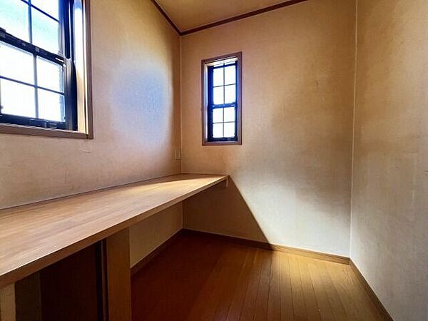 【Study】書斎です。リモートワークにも、趣味のお部屋としてもご利用いただけます。