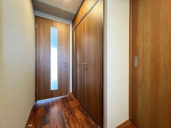 【Storage】廊下収納付きで、収納スペースも十分です♪全体的にすっきりとした住まいにできますね^^