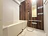 浴室：【bath room】※ツールで残置物を削除しております。毎日の疲れも吹き飛ぶ落ち着いた木目調の浴室♪足も広げてゆったりくつろげます。
