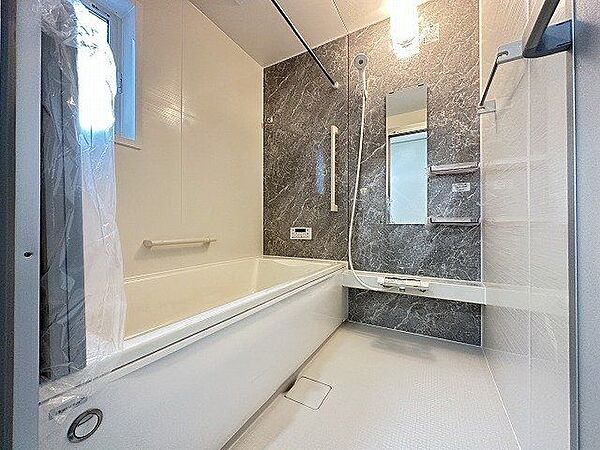 【bath room】毎日の疲れも吹き飛ぶ浴室♪足も広げてゆったりくつろげます。
