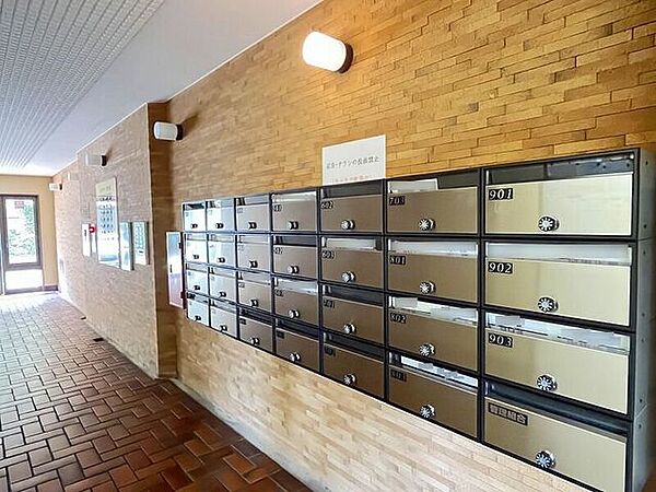 【Mailbox】郵便受けです。キレイに保たれていますね。