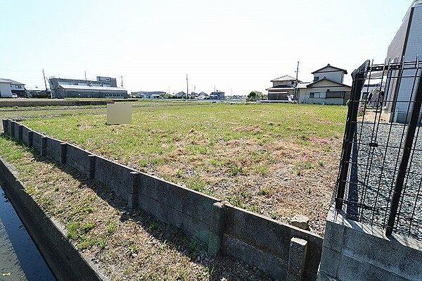 【appearance】小学校まで約12分、周辺にはドラッグストアやコンビニもあり便利です♪