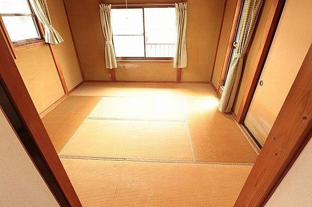 【japanese-style room】2F和室スペース。和室からはバルコニーにも行けますし、屋根裏収納にもつながっています。