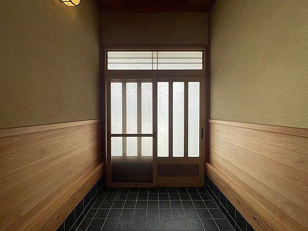 【Entrance】訪れる人をやさしく迎える引き戸の玄関。日本ならではのぬくもりを感じますね^^