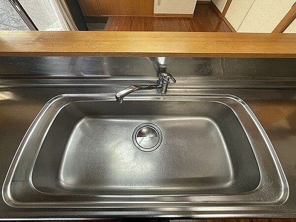 【sink】きれいに手入れがされているシンク♪十分な広さで洗い物もスムーズです♪