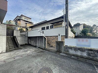 外観:【appearance】日本の心が息づく平屋の住まい♪西側の土地も含めて、約164坪の広々とした敷地です♪ 外観:【appearance】日本の心が息づく平屋の住まい♪西側の土地も含めて、約164坪の広々とした敷地です♪