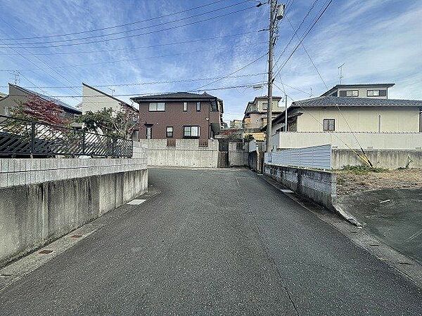 【Front road】前道幅員約6ｍに約15ｍ接しています♪