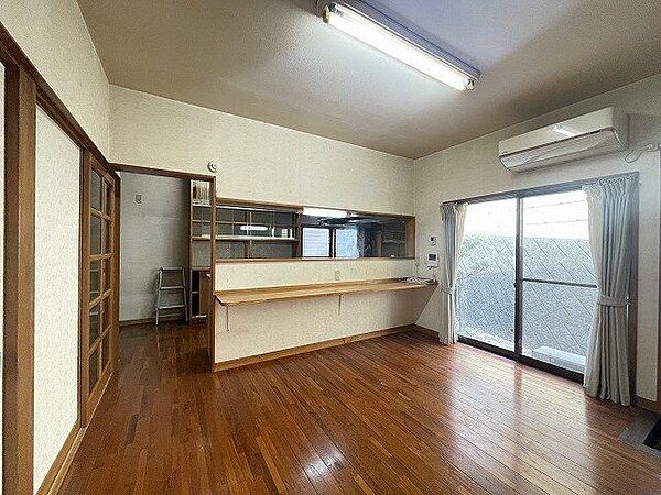 【dinig room】あたたかな陽の光が差し込む、ダイニング部分はご家族での食事時間にピッタリ♪