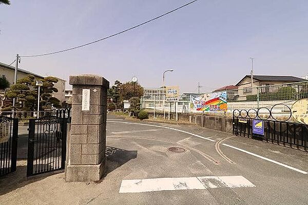 浜松市立広沢小学校 570m