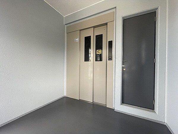 【Elevator】エレベーターです。重い荷物がある時も安心ですね。