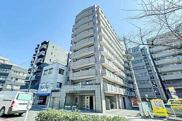 陽とともに、時間によって顔を変える景観、星空や夜景にも負けないデザインの映える外観です。