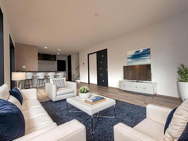 光と風があふれる開放的なリビングダイニングには自然と家族みんなが集まってきます。明るく穏やかな空気の中で幸せを感じさせてくれる場所です。