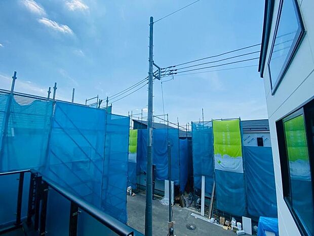 この街ならではの美しい風景と、ここから紡がれる物語が始まります。