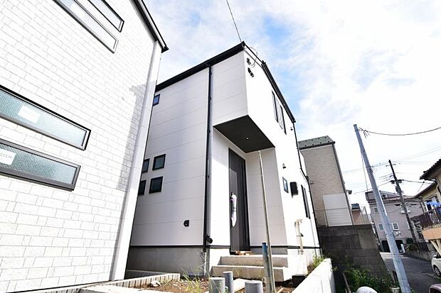 場所によって暖かい日差しの入り方・見え方も違うお住まい。実際の日当たりや現地の雰囲気もご確認ください。