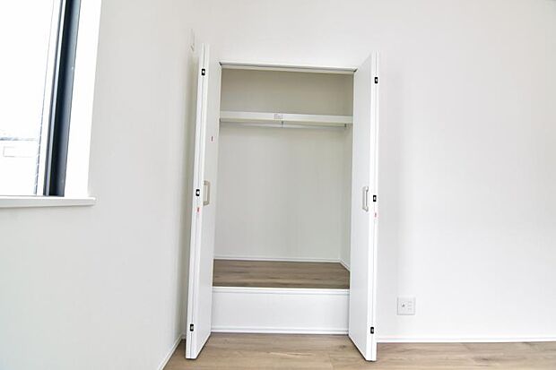 空間を効率的に利用し収納スペースを確保。一日の始まりと終わりを美しく演出します。 