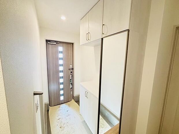 高いデザイン性を持つ玄関は、安らぎに満ちた生活空間を予感させてくれます。