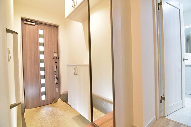 高いデザイン性を持つ玄関は、安らぎに満ちた生活空間を予感させてくれます。