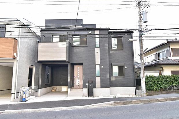 この場所だからこそ叶えられる開放感、陽光を取り入れた住宅です。是非現地でご体感くださいませ。