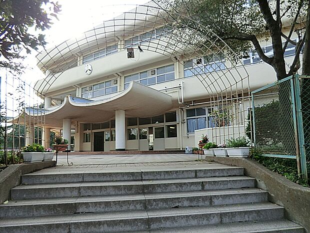 横浜市立上の宮中学校 1130m