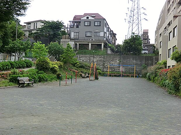 獅子ヶ谷一丁目公園 420m