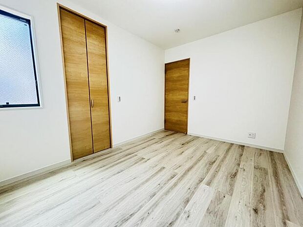 住まう方自身でカスタマイズして頂けるようシンプルにデザインされております。自由度が高いので現地にて配置などを打ち合わせさせて頂きます。