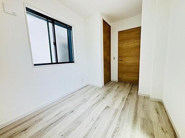 独立性を高めたお部屋。たっぷりの収納も配備しており、片付いた空間を実現できそうです。