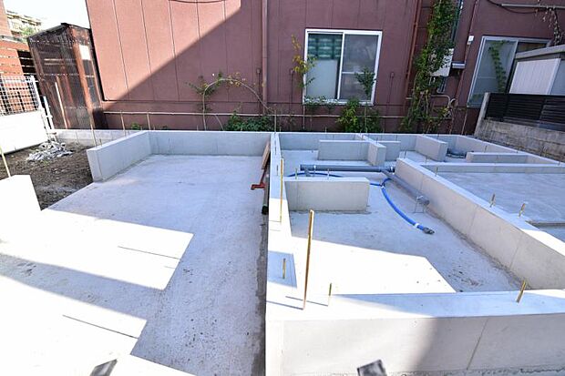 車通りの少ない道路で小さなお子様も安心。家と同じくらい周辺環境は大切なもの。図面だけでは分からない現地の雰囲気もご確認くださいませ。