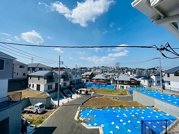 この街ならではの美しい風景と、ここから紡がれる物語が始まります。 