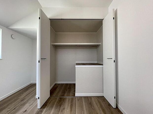 空間を効率的に利用し収納スペースを確保。一日の始まりと終わりを美しく演出します。