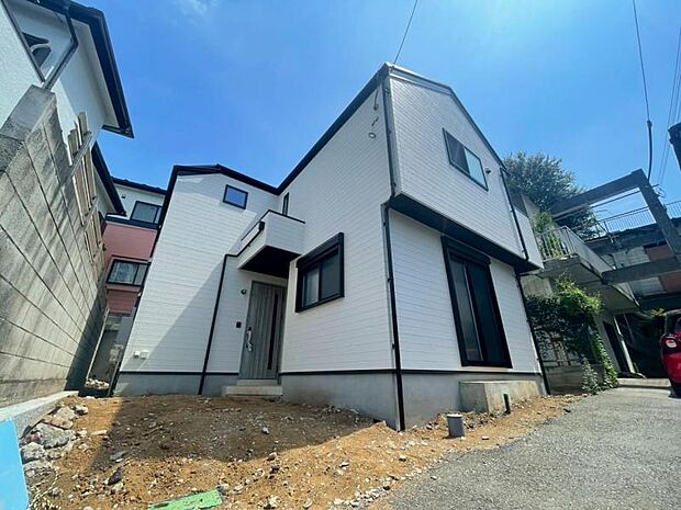 この場所だからこそ叶えられる開放感、陽光を取り入れた住宅です。是非現地でご体感くださいませ。