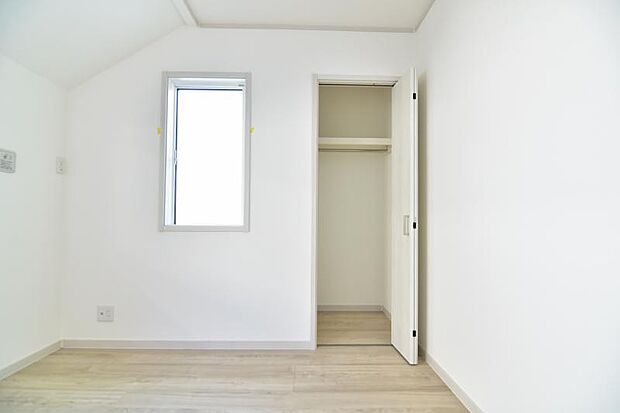 空間を効率的に利用し収納スペースを確保。一日の始まりと終わりを美しく演出します。 