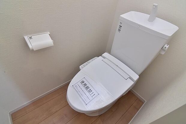 トイレは家の中に2ヶ所ございます。ご家族が忙しい朝も安心です。