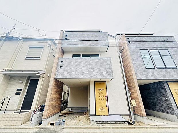 近くにはお買い物に便利なコンビニやスーパーがそろっていて、生活しやすい環境になっています