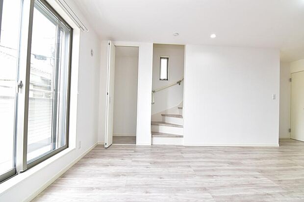 空間を効率的に利用し収納スペースを確保。一日の始まりと終わりを美しく演出します。