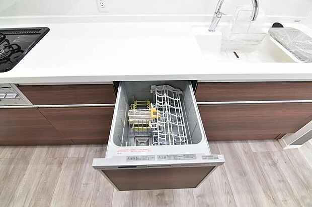 食器の後片付けに便利な食器洗浄乾燥機を標準装備。ビルトインタイプなので見た目もスッキリ、特に共働き世帯のご家族には必須品です。