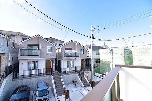 この街ならではの美しい風景と、ここから紡がれる物語が始まります。