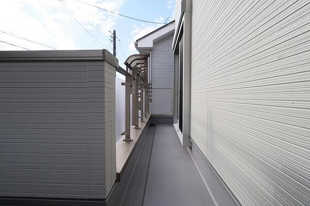 風通しのよいバルコニー。お洗濯物も乾かしやすいですね。