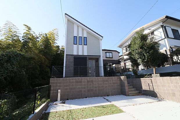 JR横浜線「小机」駅徒歩14分 安らぎの日々のために最新の設備・仕様を採用しました。笑顔の毎日をお過ごしください。